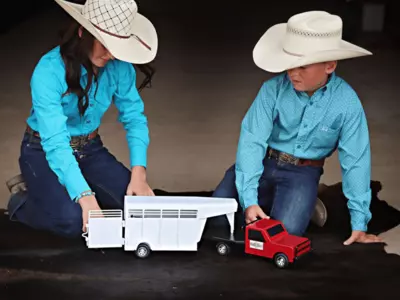 How to build a toy farm!