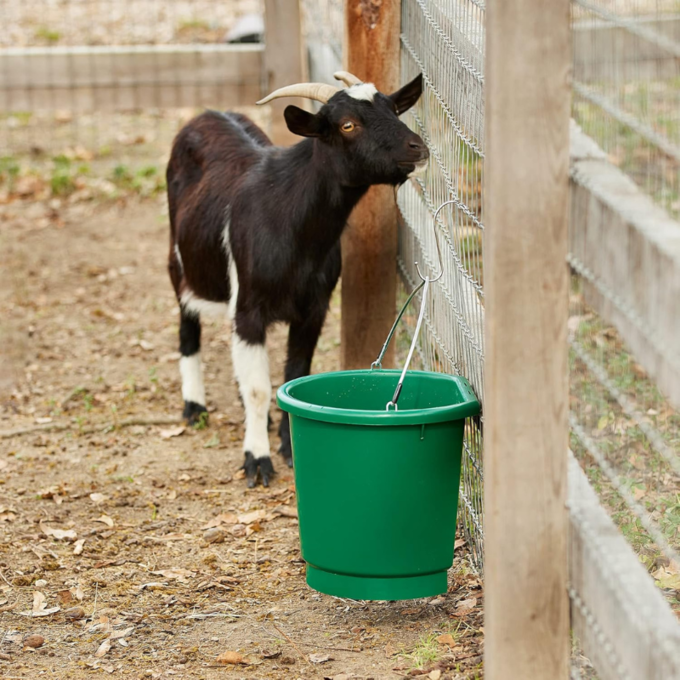 Farm Innovators All Seasons Heated 5-Gallon Flat-Back Bucket | Thermostatic Livestock Water Heater